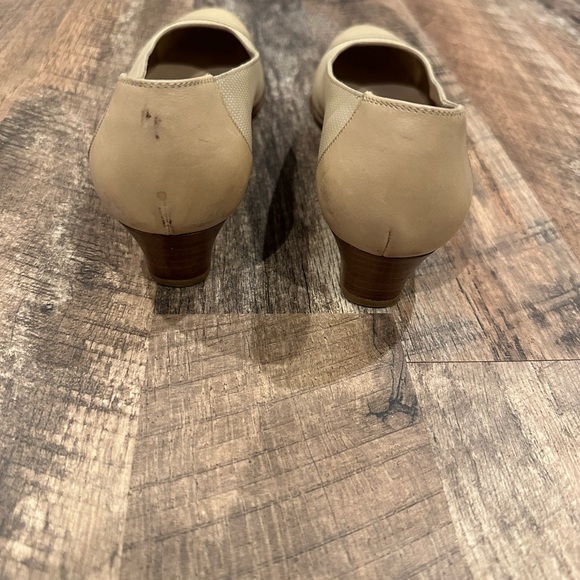 Salvatore Ferragamo Woman’s Beige Heels Made in Italy Sz 8.5 AA - Picture 3 of 10